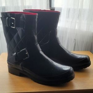 LIKE NEW Black Sperry Rain Boots with red fleece interior